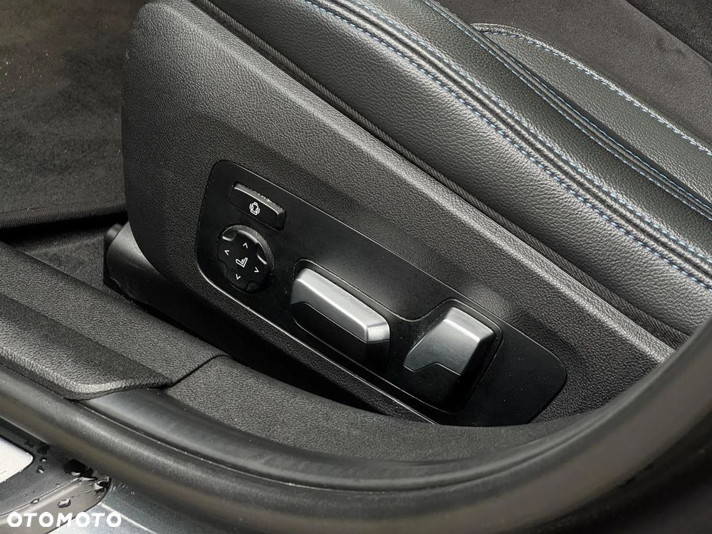 BMW Seria 3 330i xDrive M Sport sport - 18