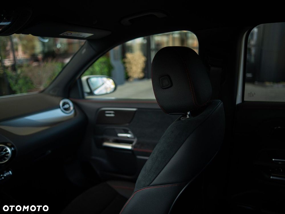 Mercedes-Benz GLA - 16