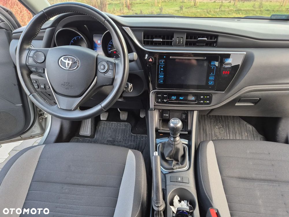 Toyota Auris 1.6 Premium - 15