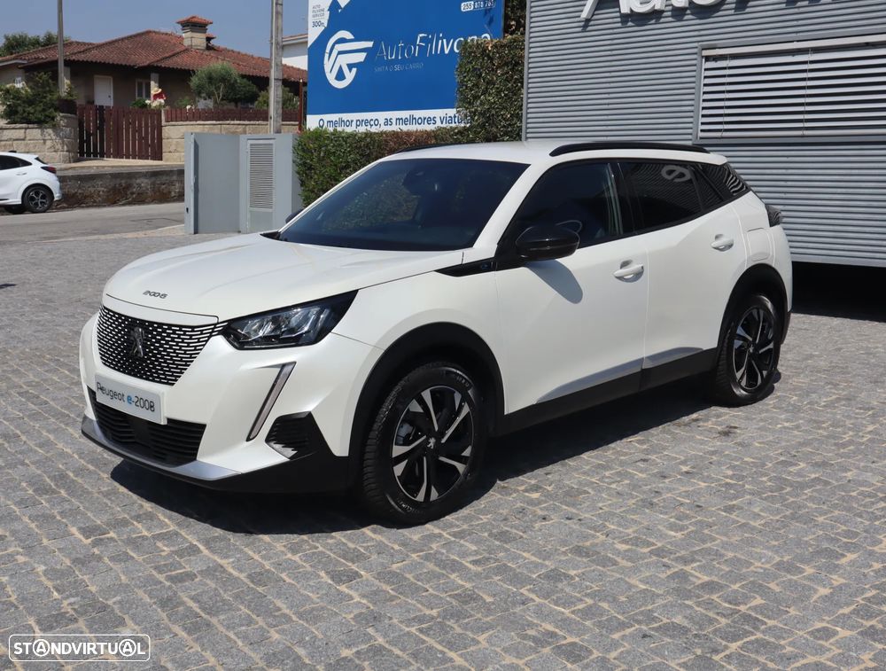 Peugeot e-2008 Allure - 11