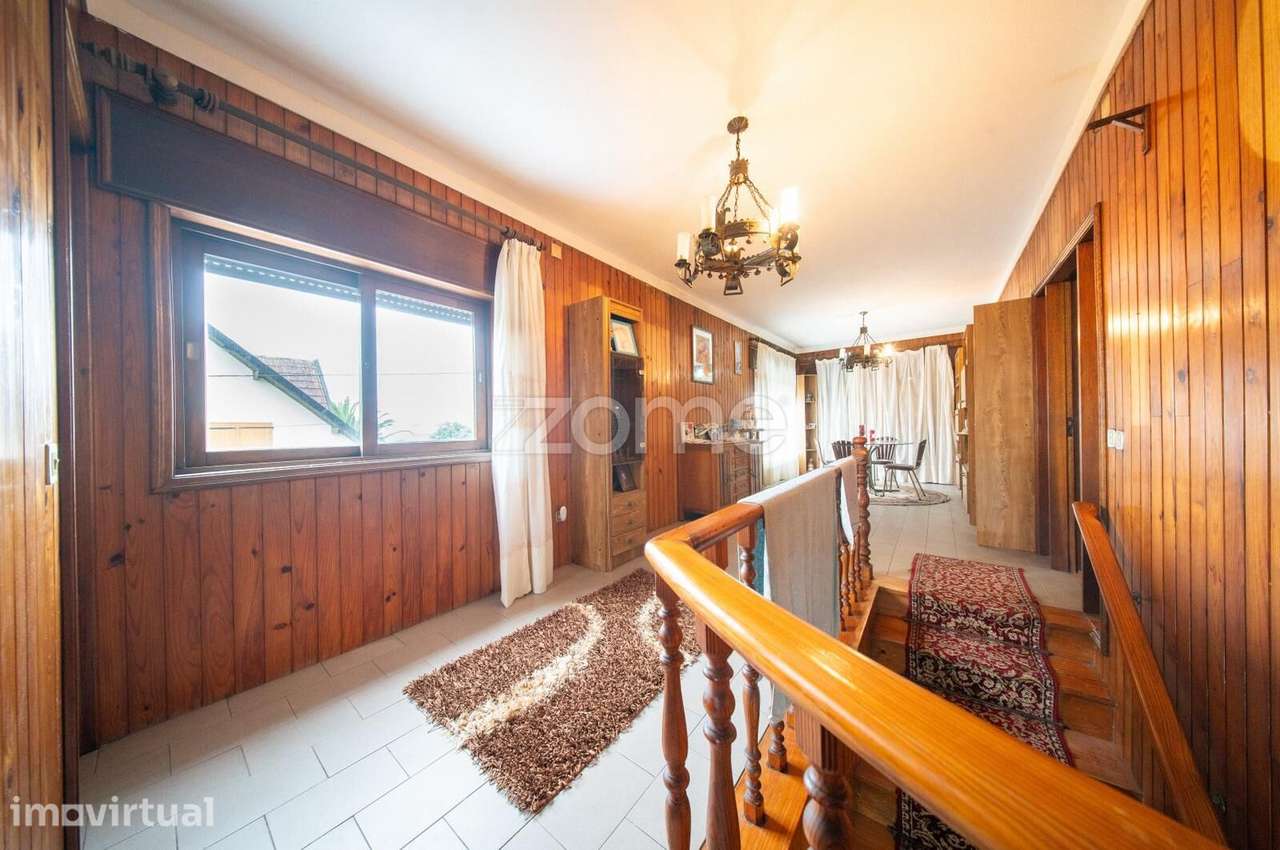 Moradia T4 com amplas áreas e elevado potencial em Mancelos - Grande imagem: 4/43