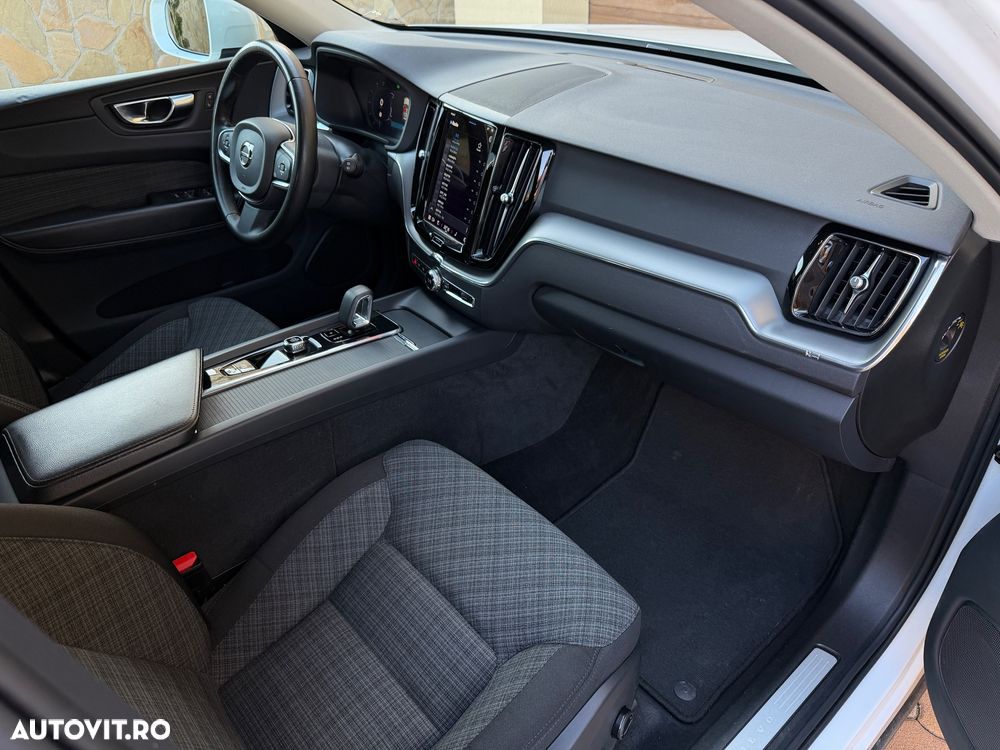 Volvo XC 60 B4 MHEV AWD Momentum Pro - 12