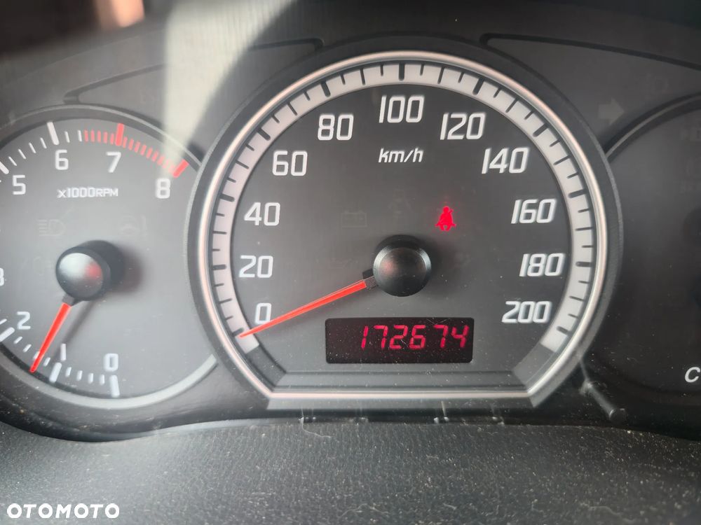 Suzuki Swift - 8