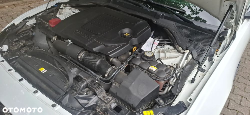 Jaguar XE 2.0 T R-Sport - 14