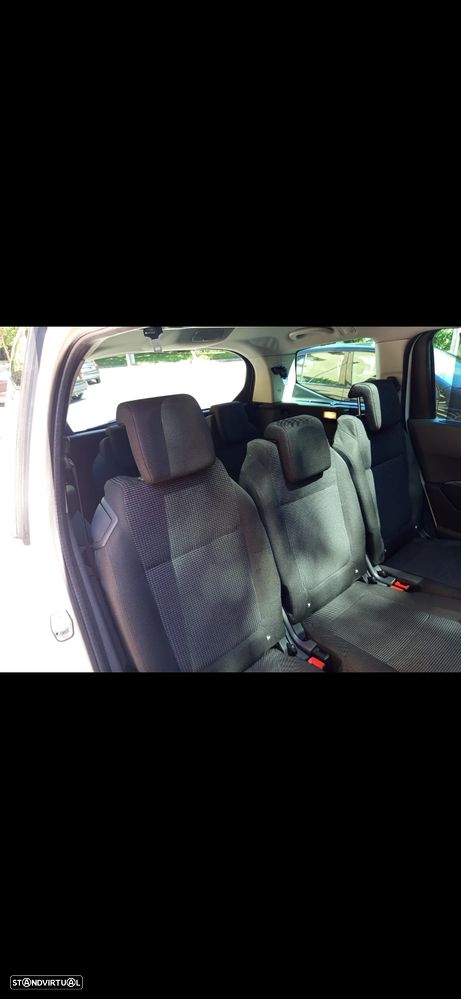 Peugeot 5008 1.6 HDi 7L Allure - 33
