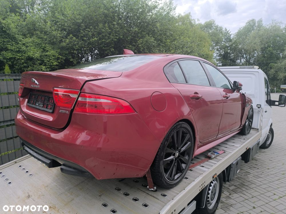 Jaguar XE - 1