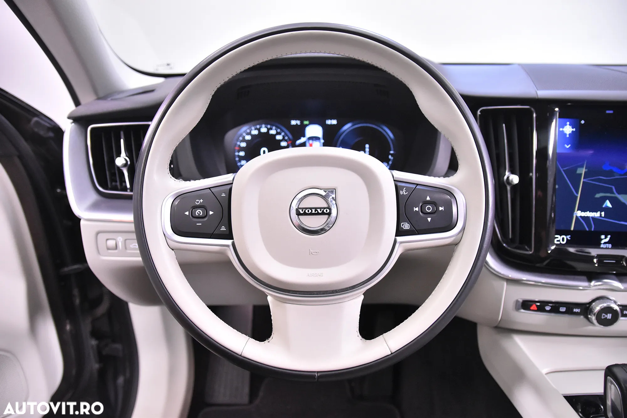 Volvo XC 60 Recharge T8 Twin Engine eAWD Inscription - 16