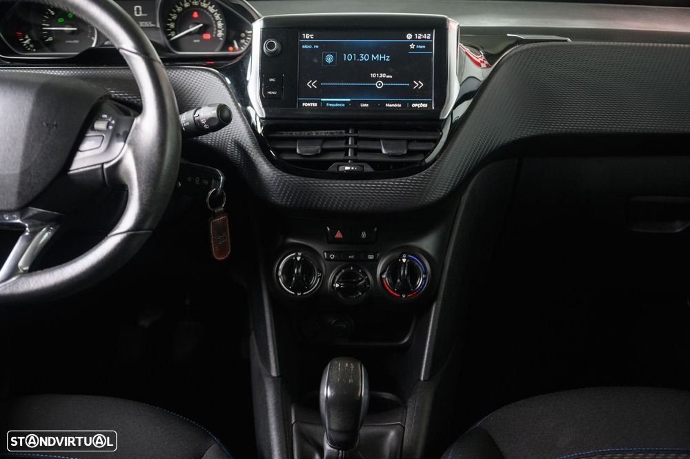 Peugeot 208 1.2 PureTech Style - 54