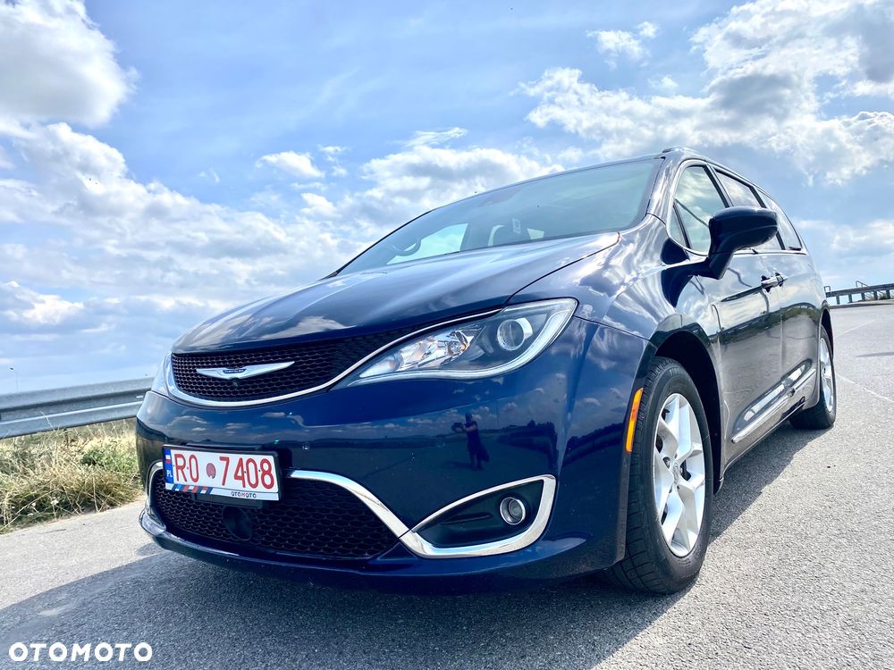 Chrysler Pacifica - 1