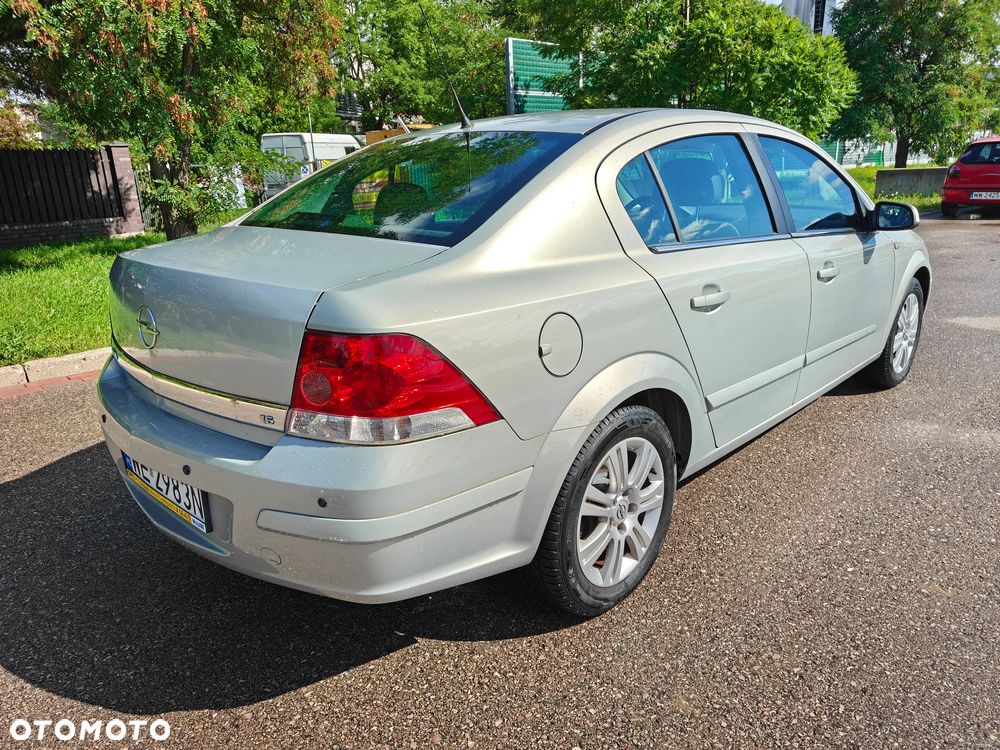 Opel Astra 1.6 Essentia - 2