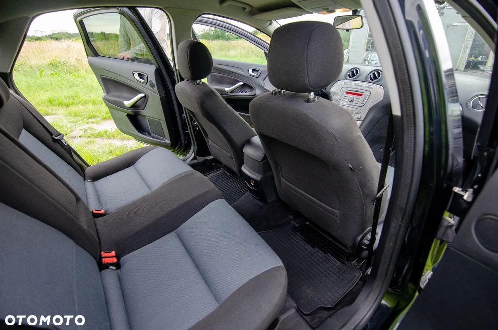 Ford Mondeo 1.8 TDCi Ambiente - 9