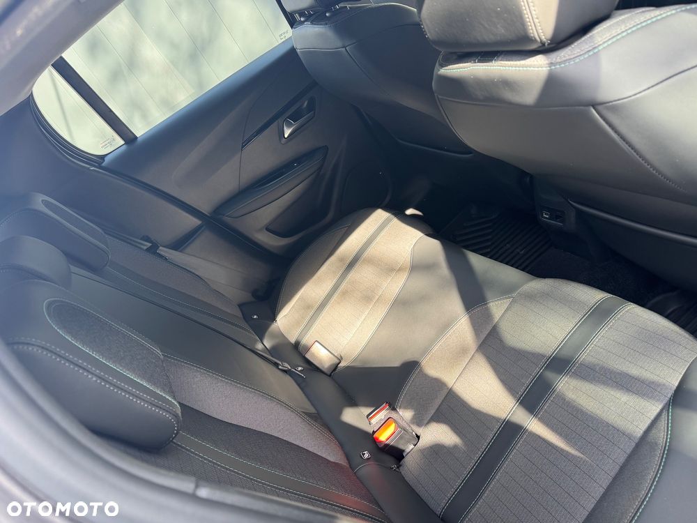 Peugeot 208 - 8
