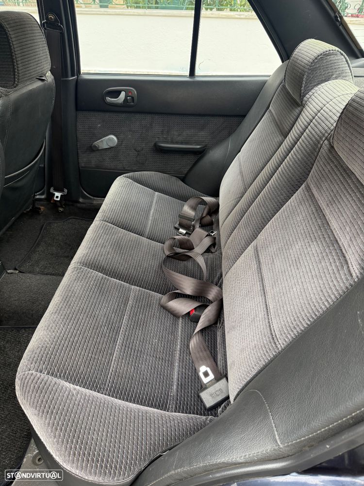 Suzuki Swift 1.3 GL Sedan - 16