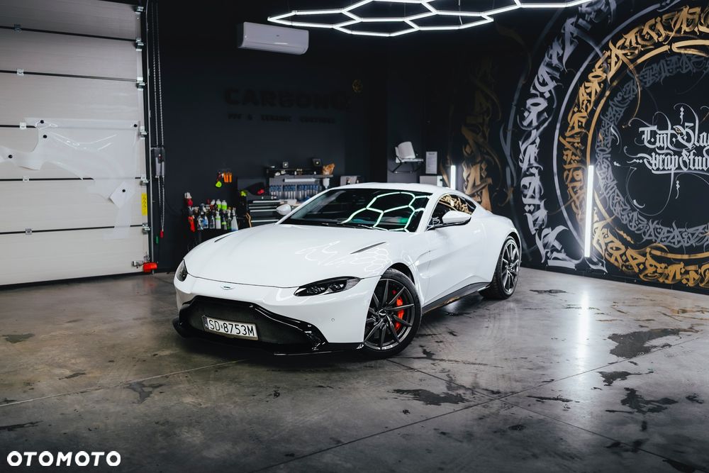 Aston Martin Vantage - 4