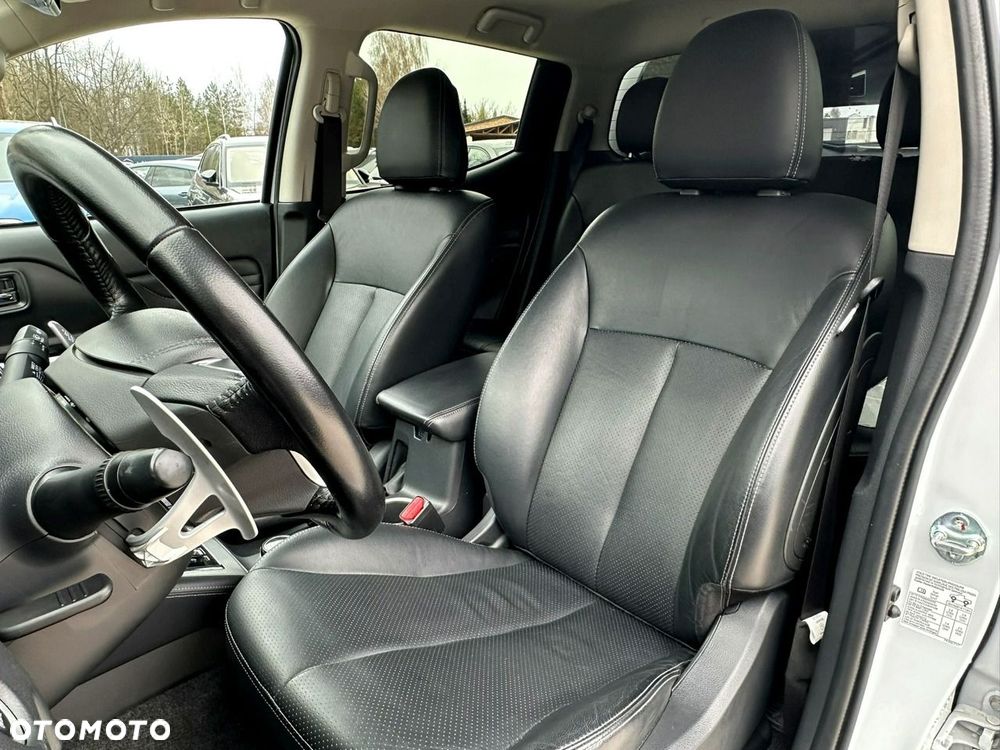Mitsubishi L200 2.2 d DC Instyle Plus - 12