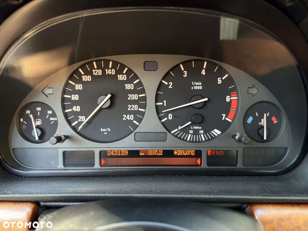 BMW Seria 7 - 18