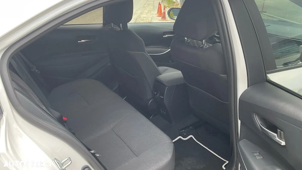 Toyota Corolla 1.8 HSD Dynamic - 8