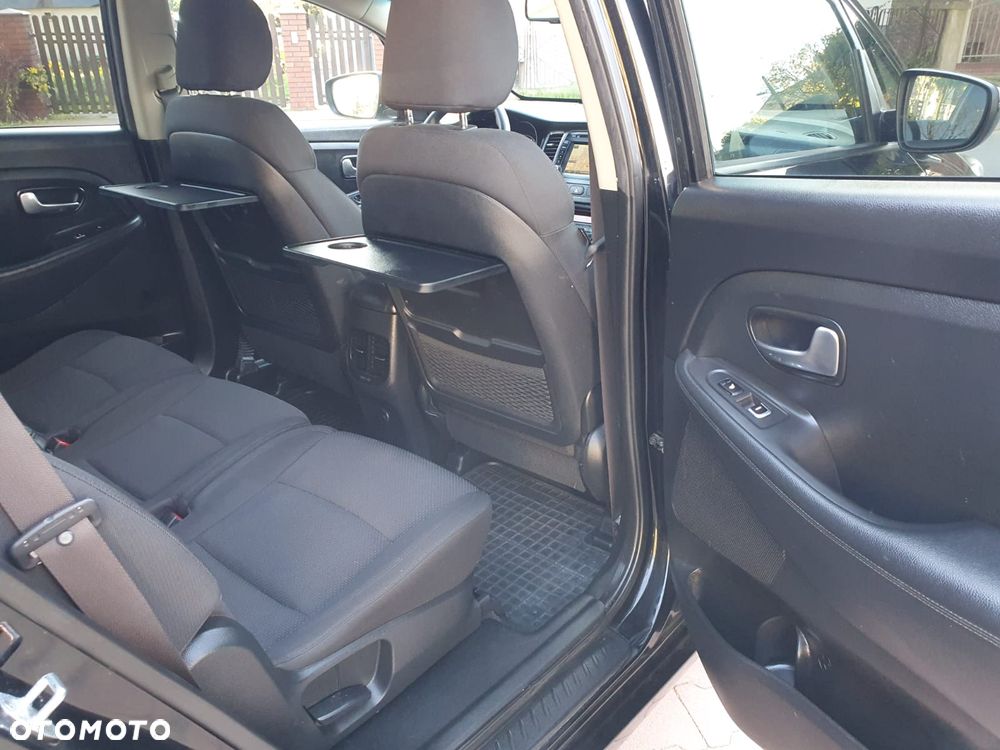 Kia Carens 1.6 GDI Attract - 22