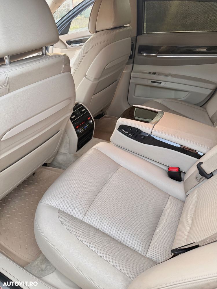 BMW Seria 7 740d xDrive - 9