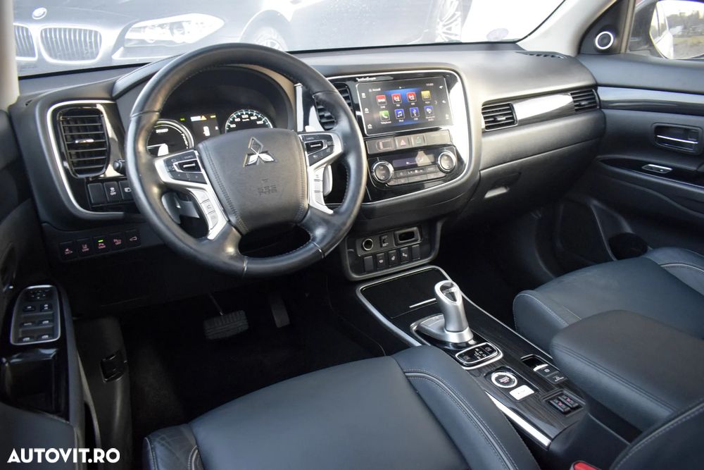 Mitsubishi Outlander 2.0 4WD - 7