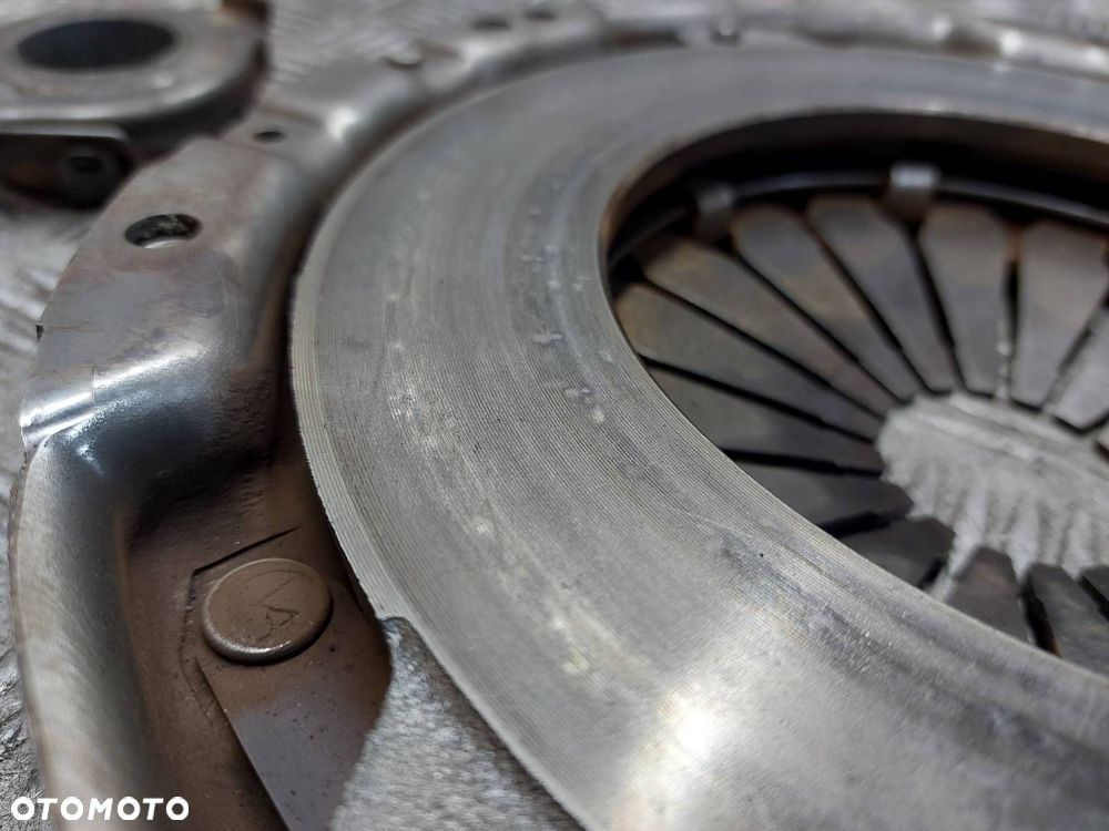 SPRZĘGŁO TARCZA + DOCISK + ŁOŻYSKO OPOROWE TOYOTA AVENSIS T25 2.0 16V - 9