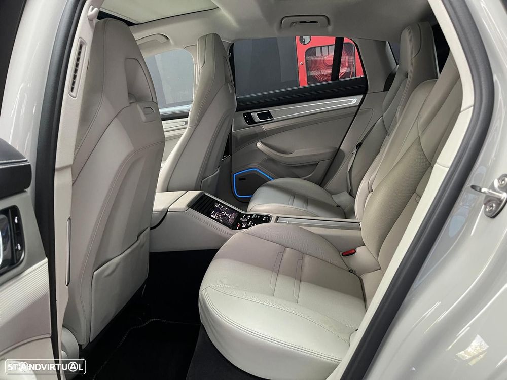 Porsche Panamera 4 S - 43