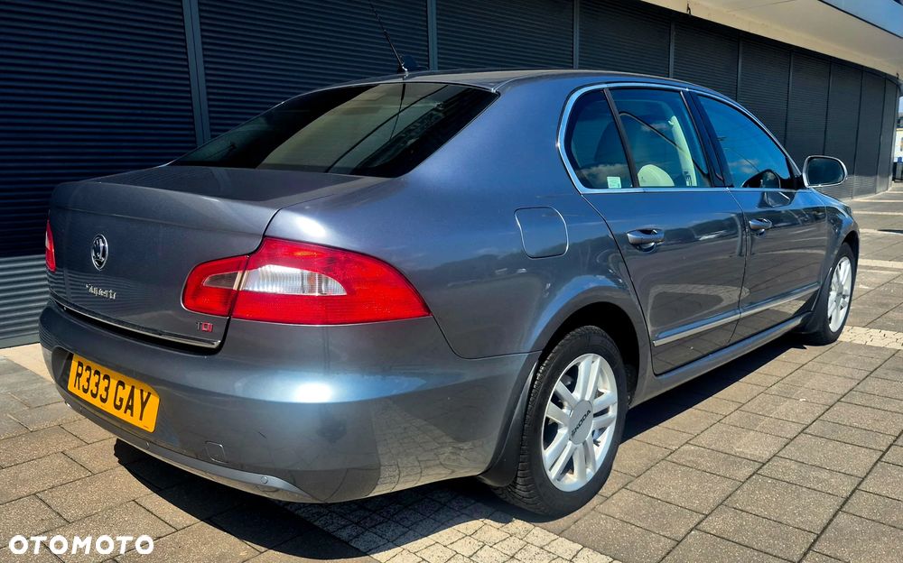 Skoda Superb 2.0 TDI Elegance DSG - 9