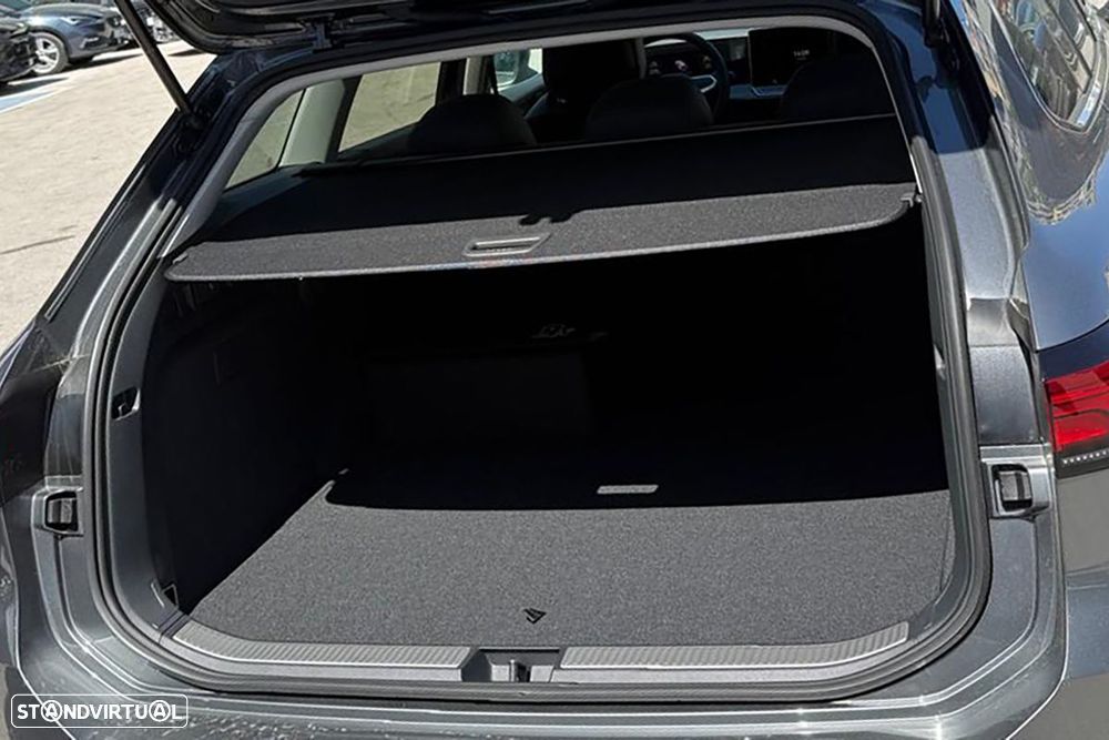 VW Passat Variant 1.5 eTSI Business DSG - 13
