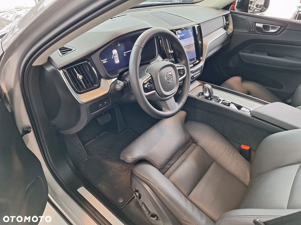 Volvo XC 60 T6 Plug-In Hybrid AWD Plus Dark - 17