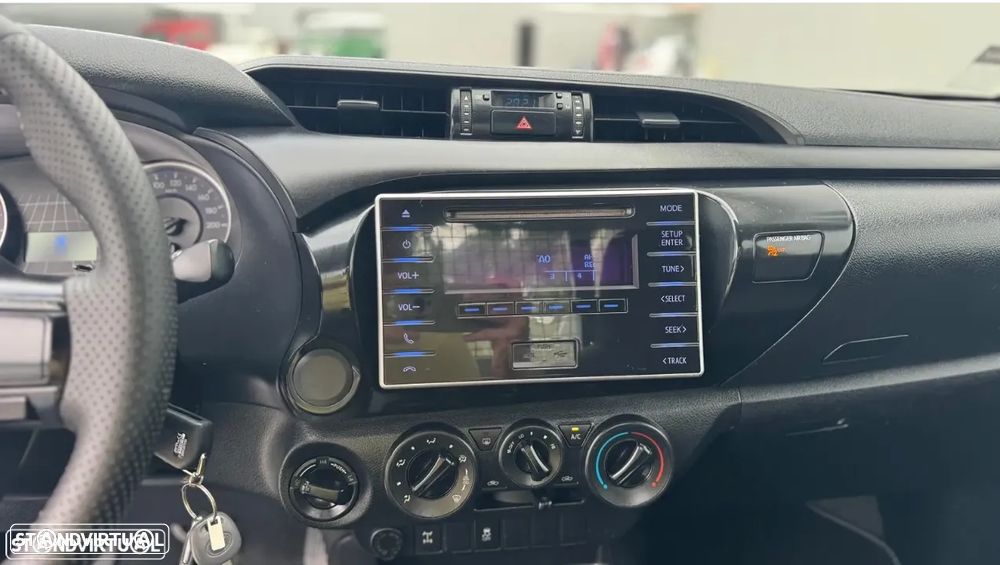 Toyota Hilux 2.4 D-4D 4X4 - 2