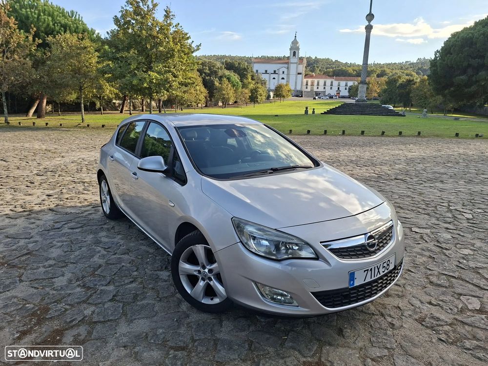 Opel Astra 2010 photo 2