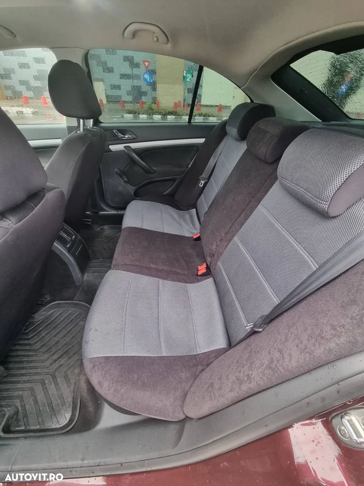 Skoda Octavia 1.6 MPI Classic - 8