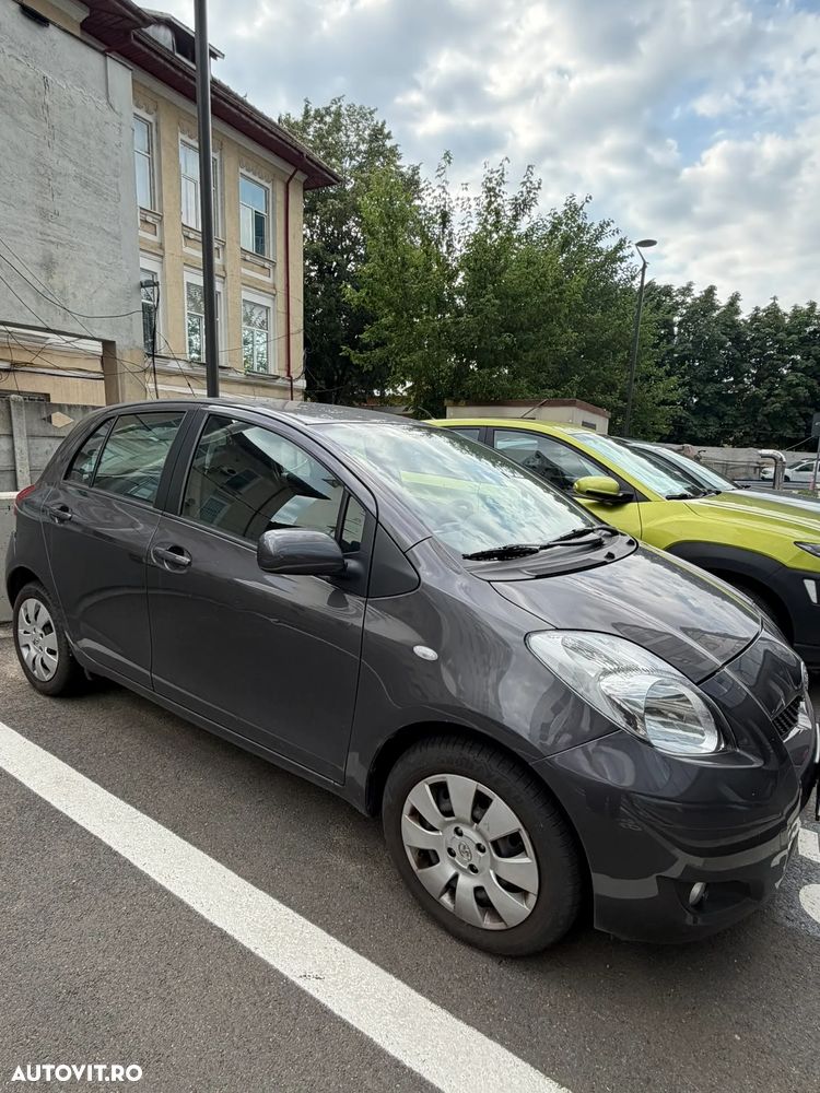 Toyota Yaris 1.3 Dual VVT-i Terra Plus - 1