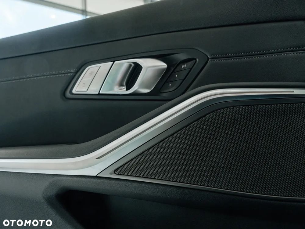 BMW M3 Competition M xDrive - 12