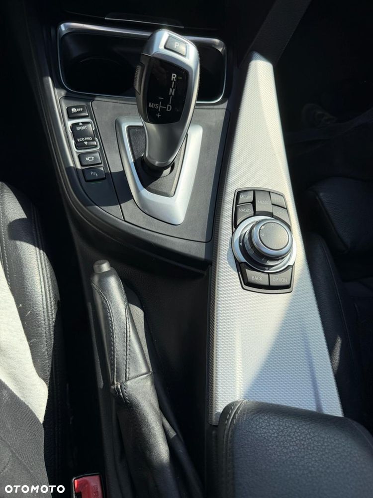 BMW Seria 3 328i xDrive - 38