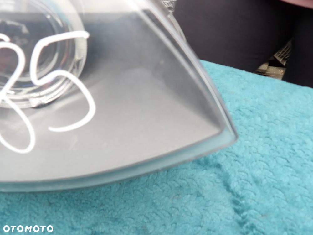 BMW - E92 - PRAWA LAMPA PRZEDNIA - LIFT - XENON - NIE SKRĘTNA - URWANE UCHO - UK - 7239930 - 2