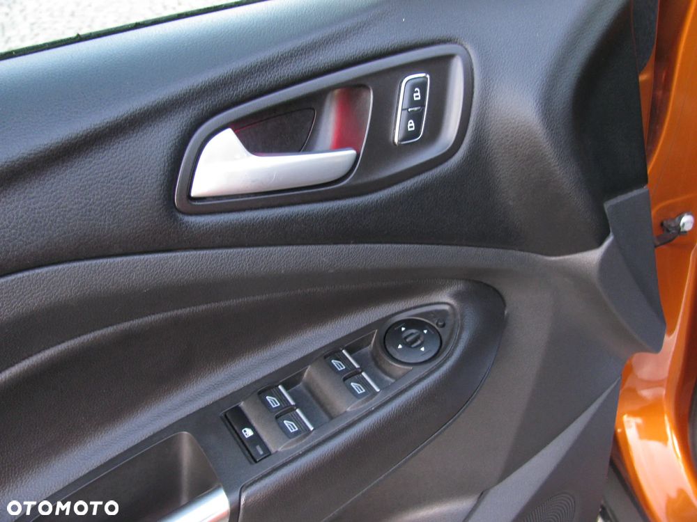 Ford Kuga 2.0 TDCi 2x4 Titanium - 26