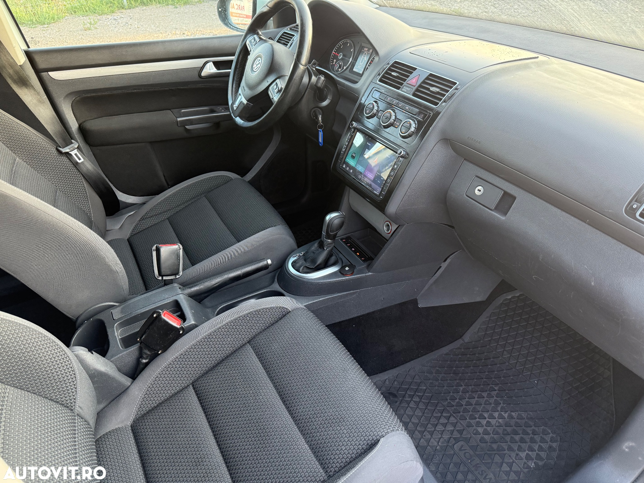 Volkswagen Touran 2.0 TDI DSG Comfortline - 6