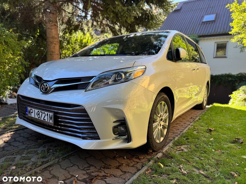 Toyota Sienna - 2