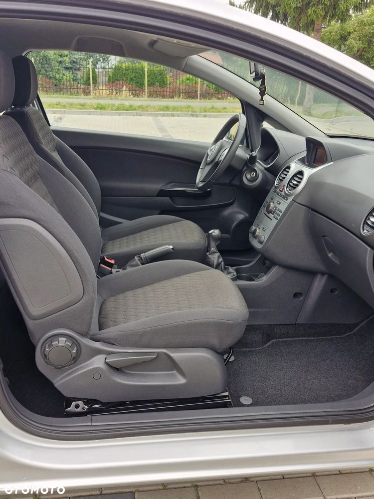 Opel Corsa 1.4 16V Innovation - 14