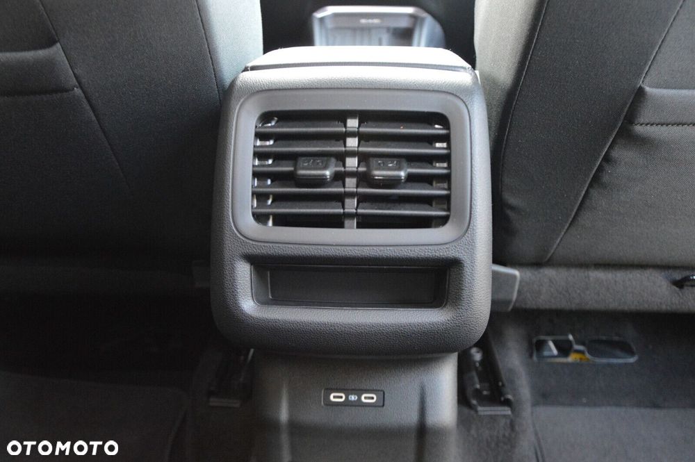 Volkswagen T-Roc 1.5 eTSI Life DSG - 24