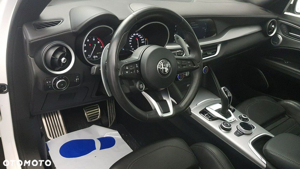 Alfa Romeo Stelvio - 15