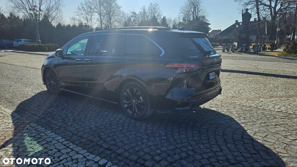 Toyota Sienna - 3
