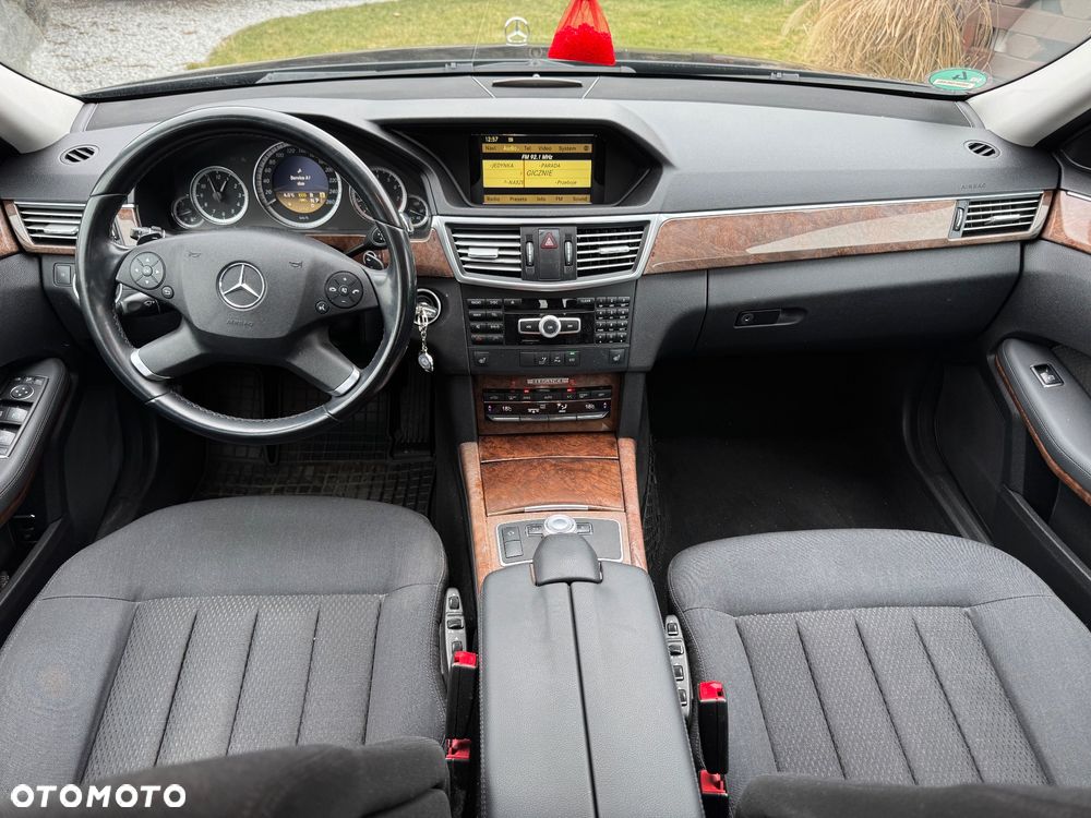 Mercedes-Benz Klasa E 250 CGI BlueEffICIENCY Elegance - 18