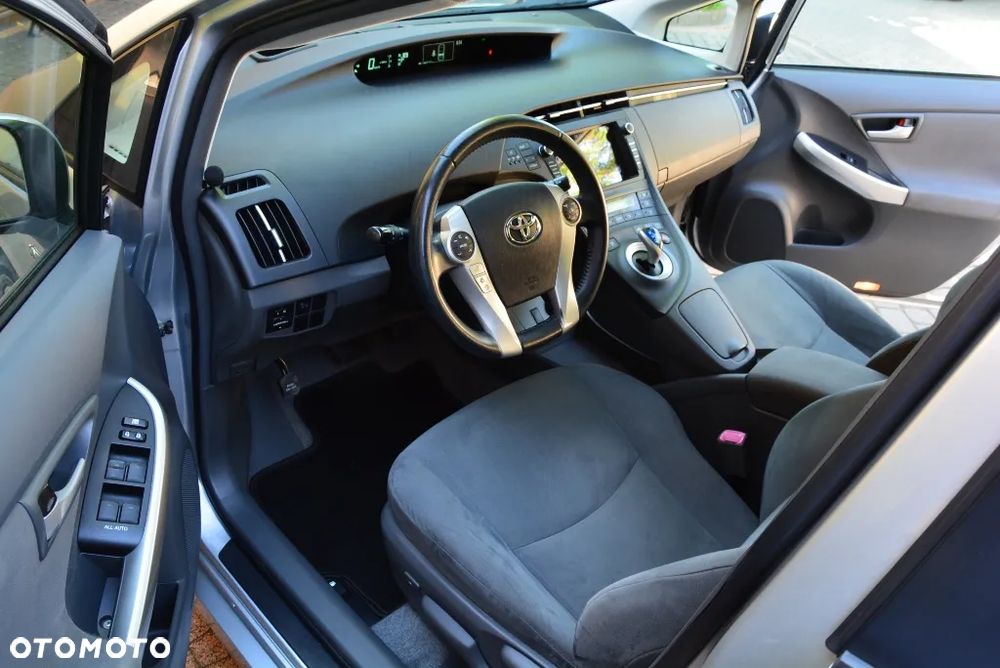 Toyota Prius (Hybrid) Comfort - 17
