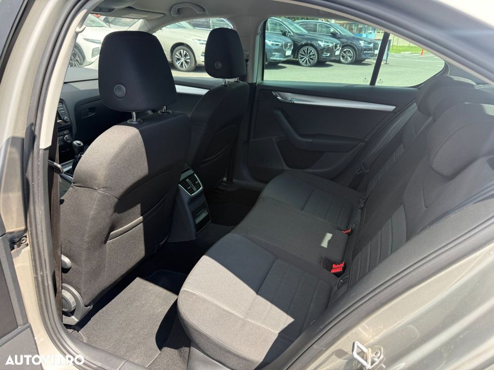 Skoda Octavia 1.6 TDI DSG Ambition - 8