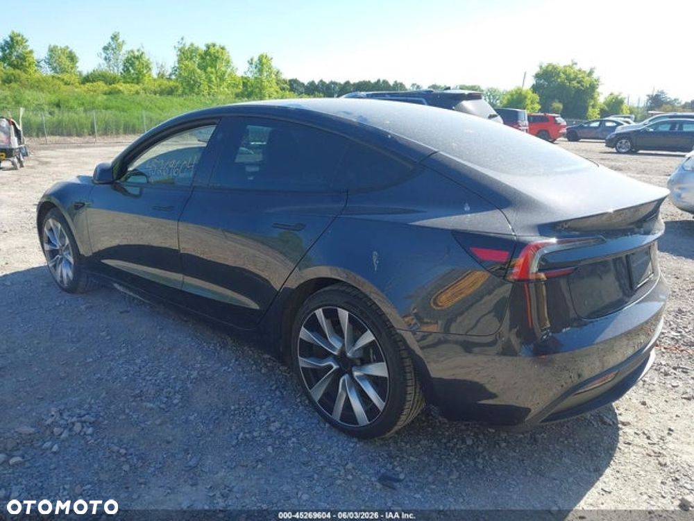 Tesla Model 3 - 3