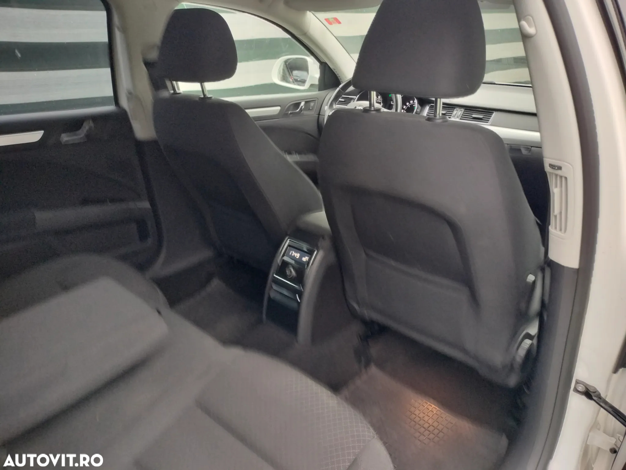 Skoda Superb 2.0 TDI DSG FAMILY - 27