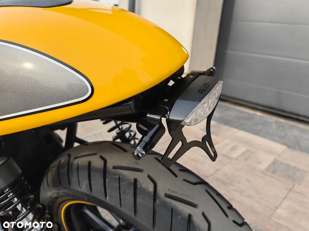 Triumph Bonneville - 30