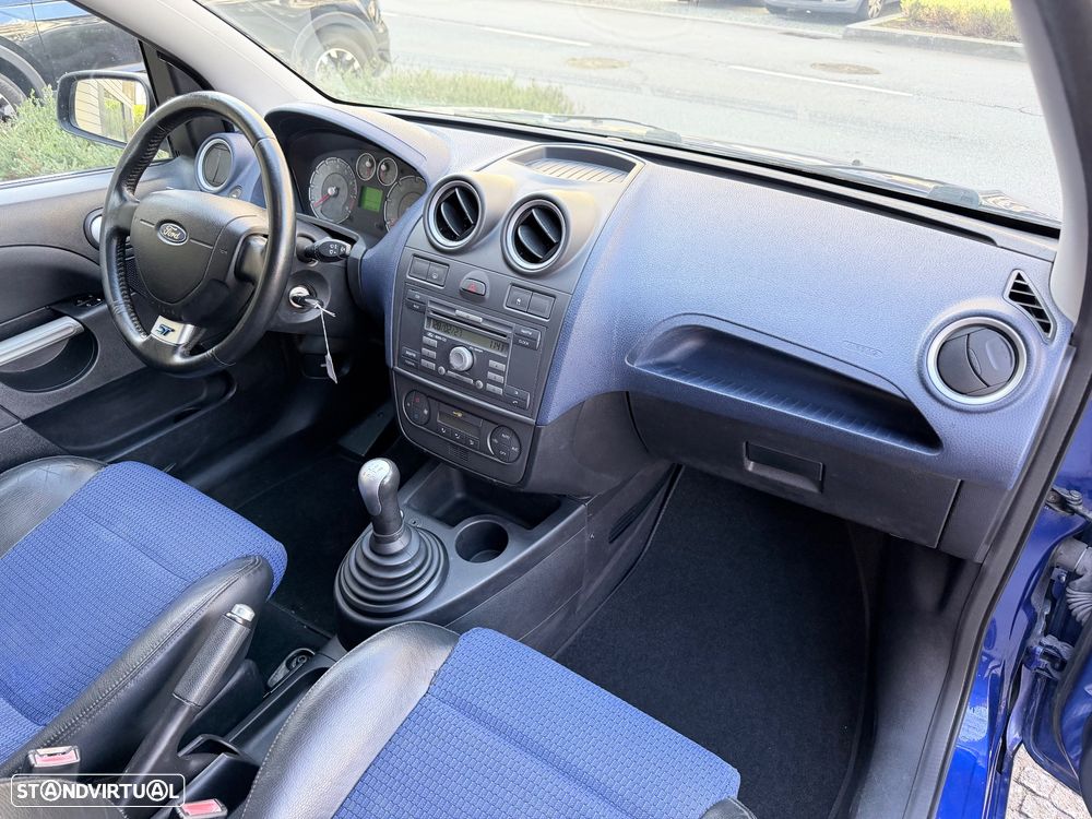 Ford Fiesta 2.0 ST - 30